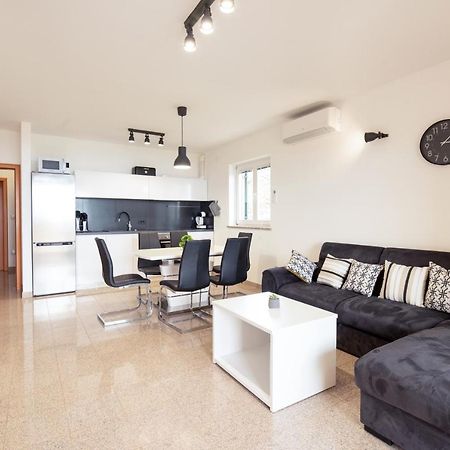 Seaview Apartment Lea Icici Ngoại thất bức ảnh